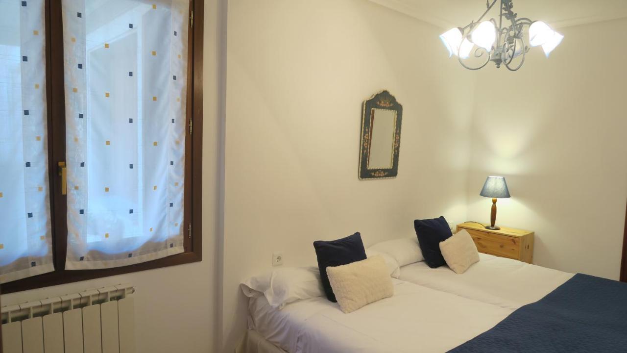 Apartamentos Palacio Azcarate Travesia Calvario Ezcaray Buitenkant foto